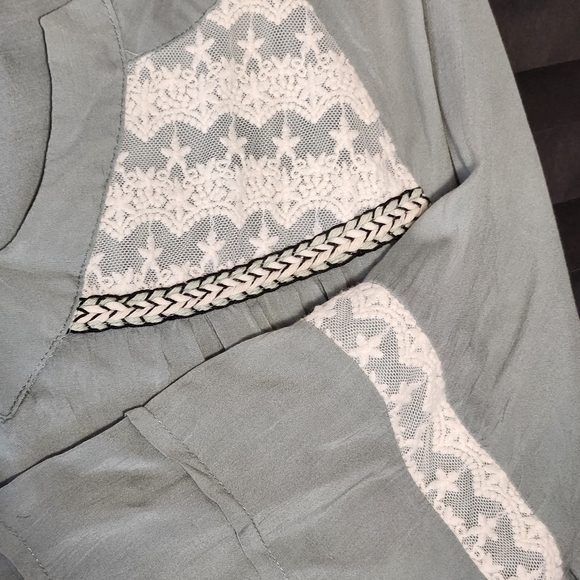 Kori America Green Bell Sleeve Lace Crochet Details Size L Asymmetrical Boho - Picture 10 of 10
